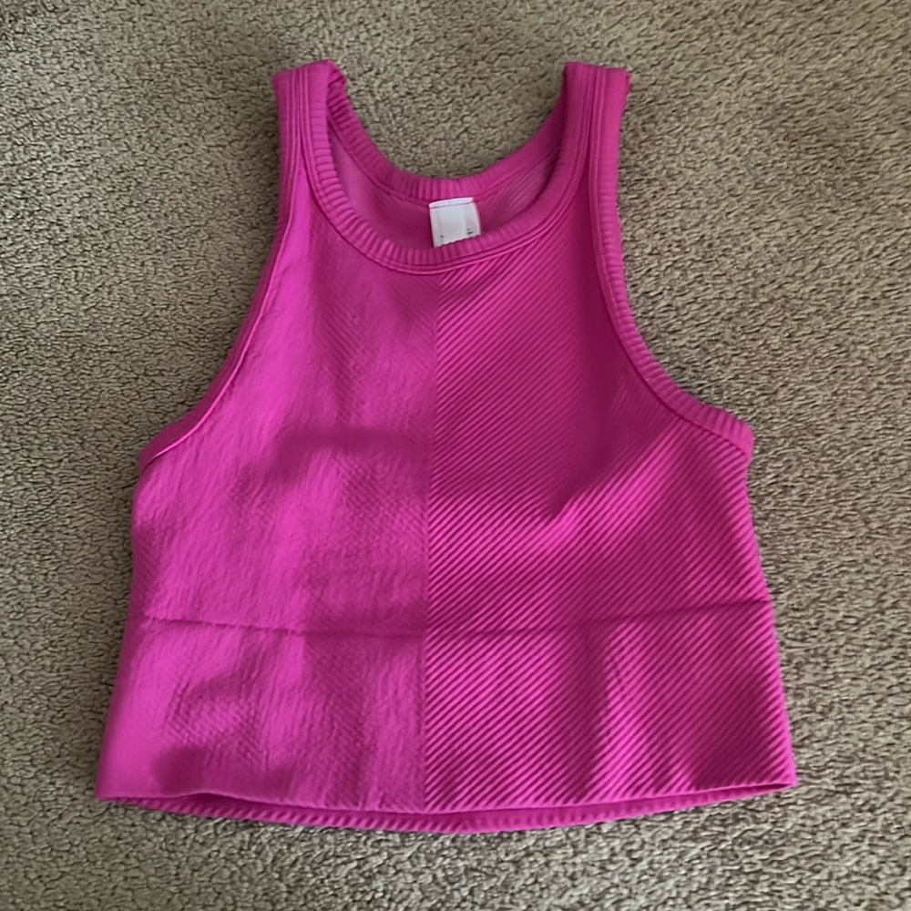 women’s pink cropped tank top size: os